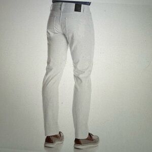 Men’s white denim Athletic Fit Relaxed Nautical Jeans. NWOT.